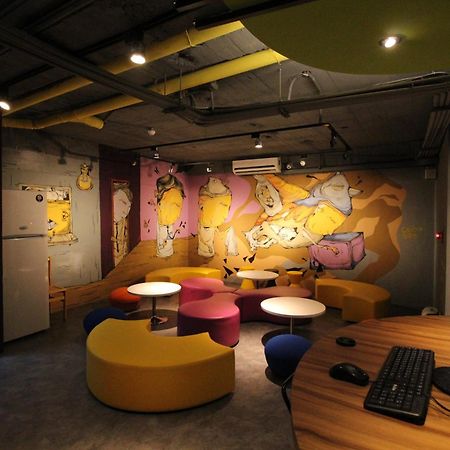Backpackers Hostel - Ximen Тайпей Екстериор снимка