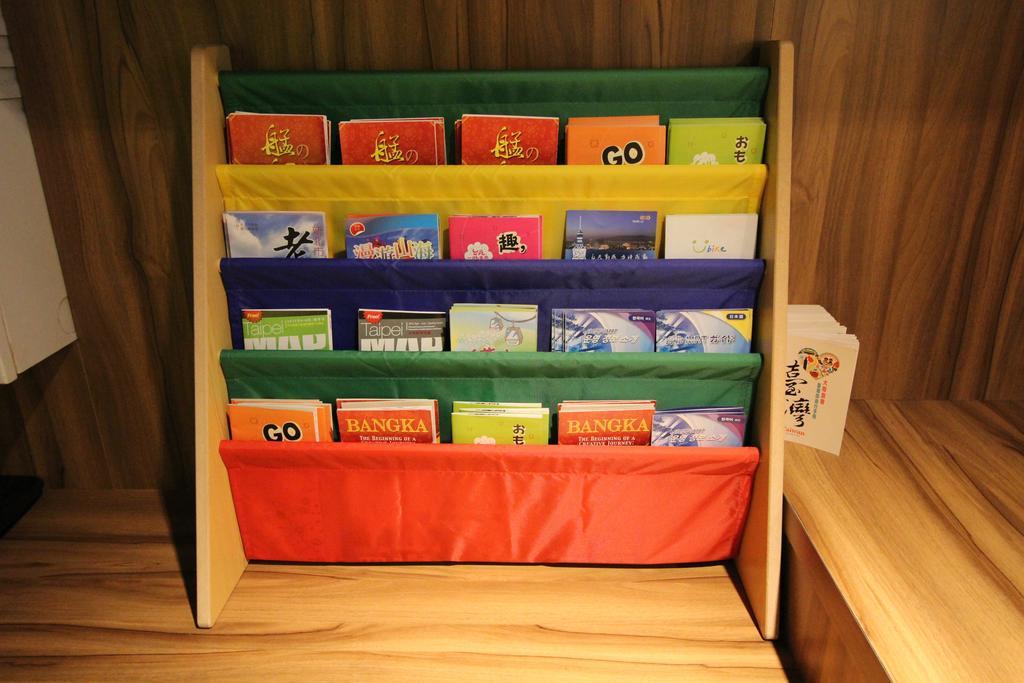 Backpackers Hostel - Ximen Тайпей Екстериор снимка