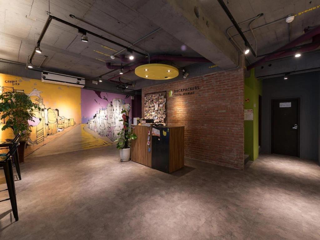 Backpackers Hostel - Ximen Тайпей Екстериор снимка