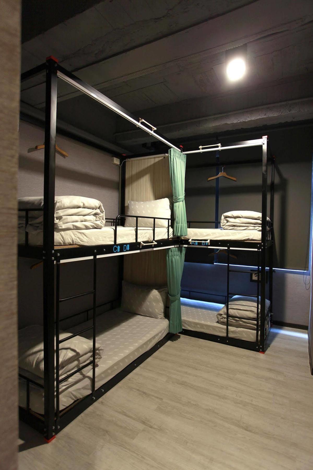 Backpackers Hostel - Ximen Тайпей Екстериор снимка