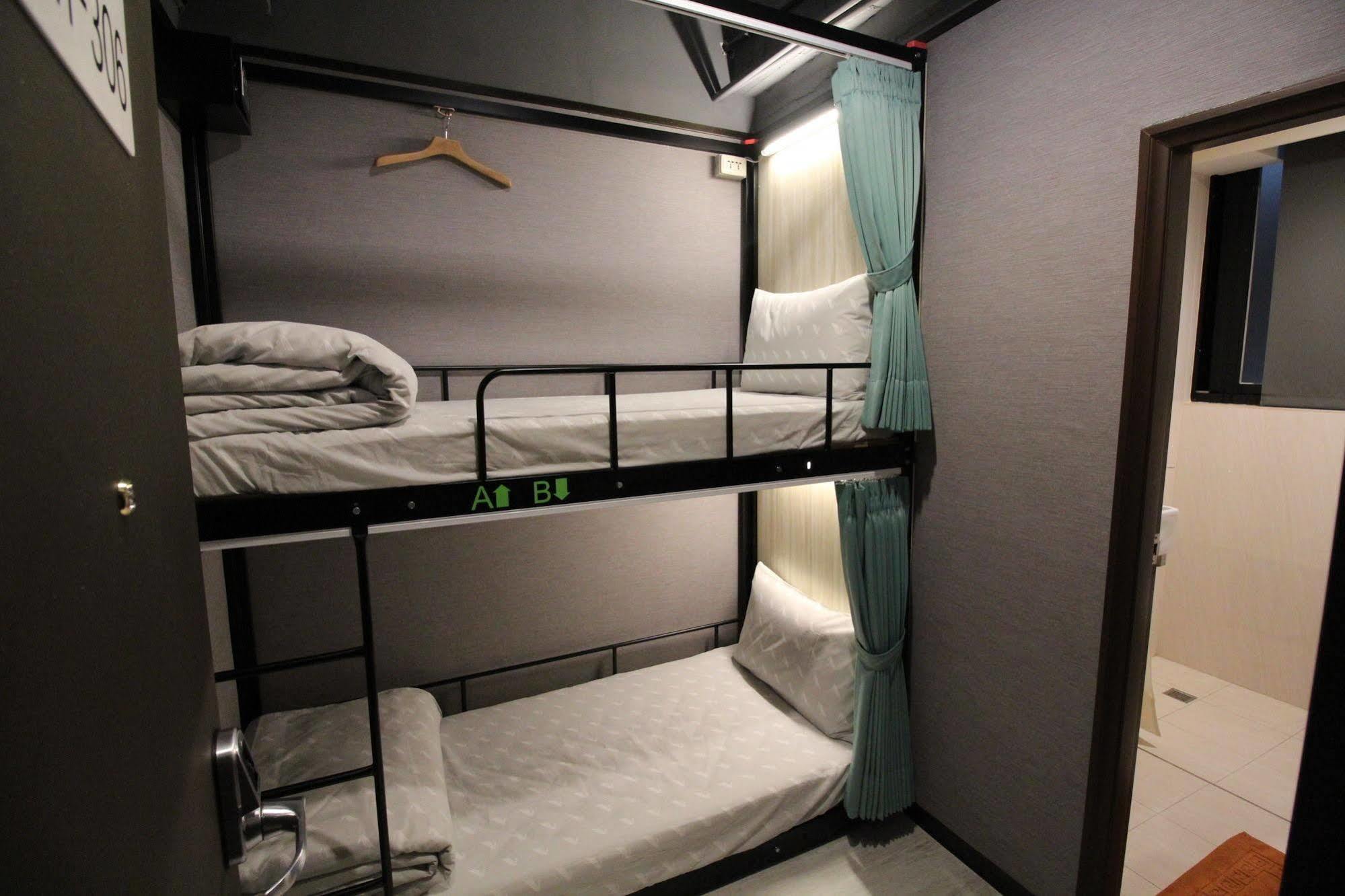 Backpackers Hostel - Ximen Тайпей Екстериор снимка