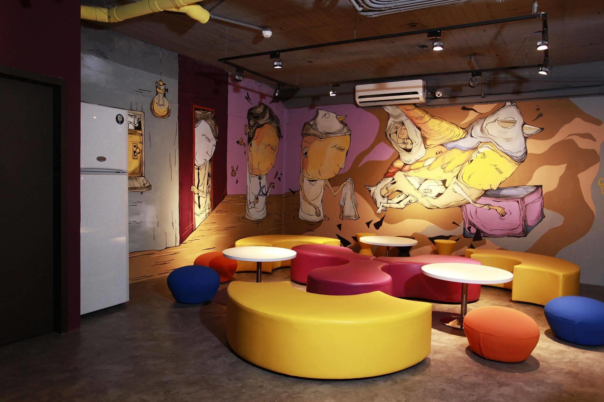 Backpackers Hostel - Ximen Тайпей Екстериор снимка