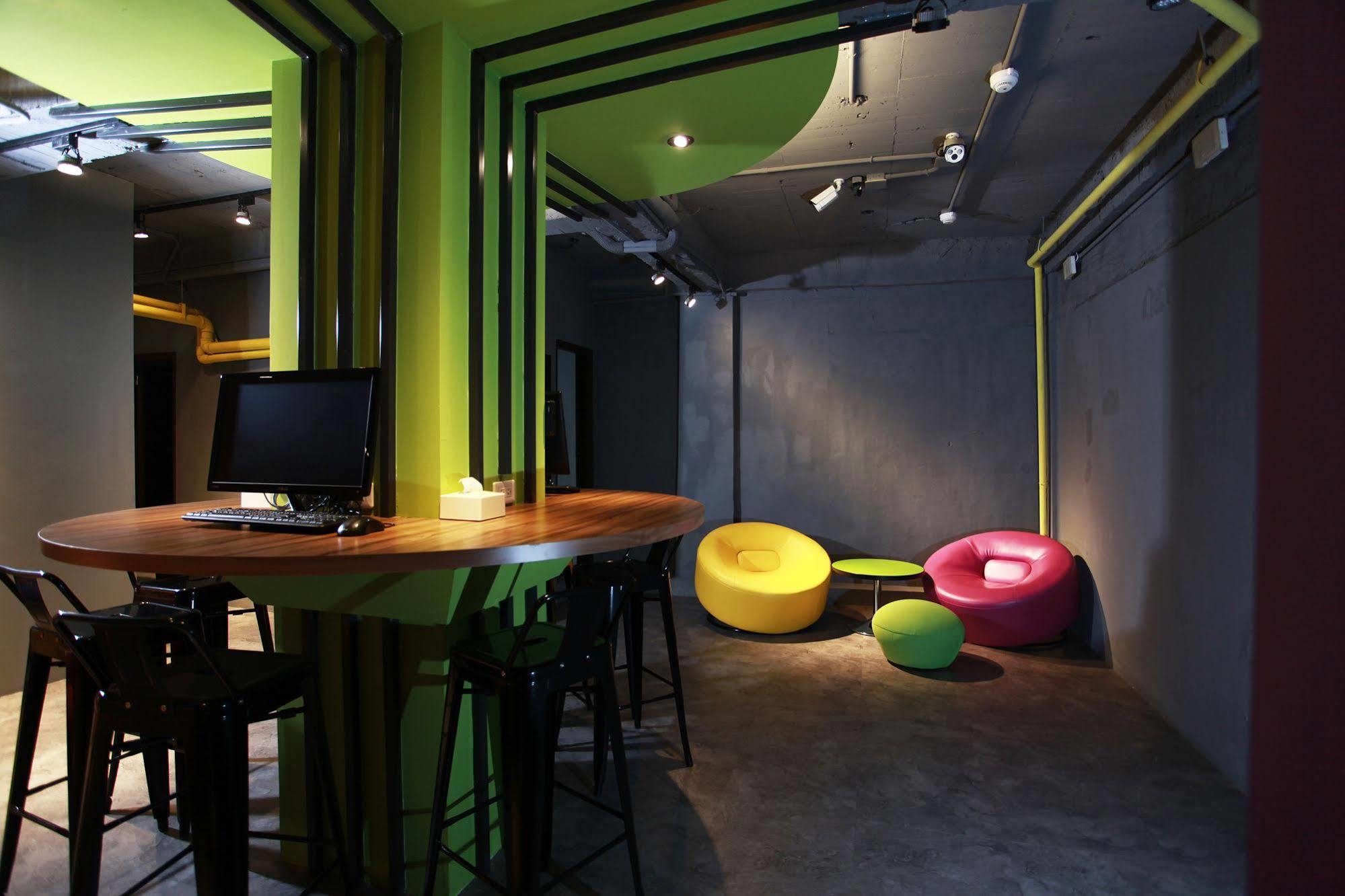 Backpackers Hostel - Ximen Тайпей Екстериор снимка